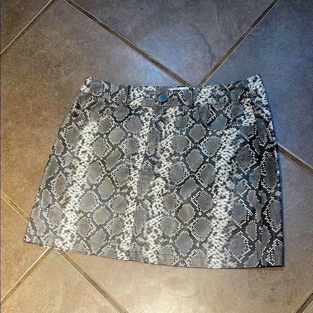 NEW Vigoss Skirt! Sizs Small